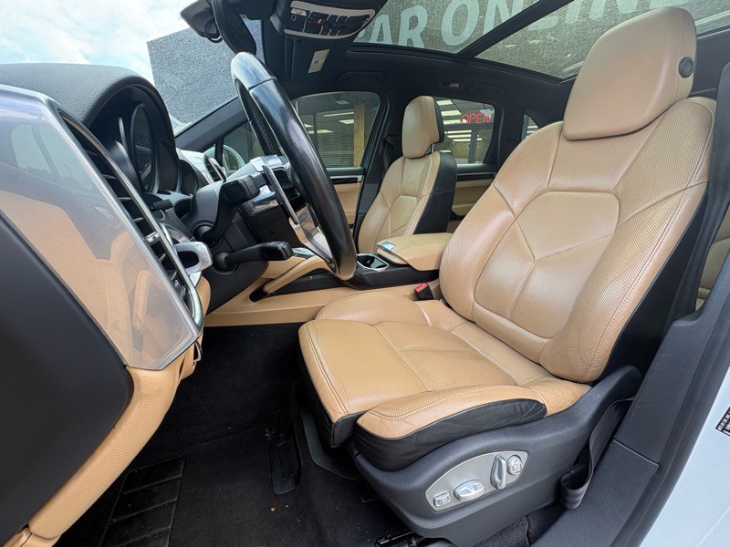 2016 Porsche Cayenne Image 25