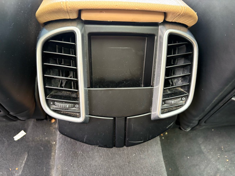 2016 Porsche Cayenne Image 26