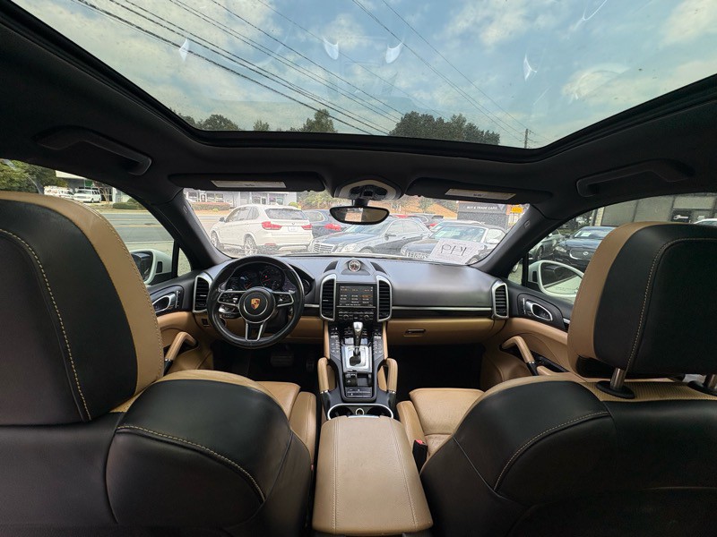 2016 Porsche Cayenne Image 32