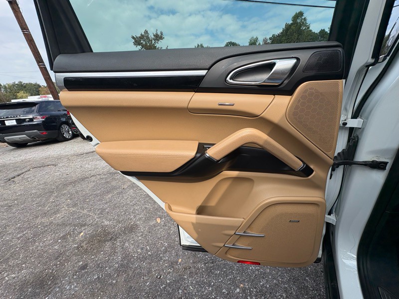 2016 Porsche Cayenne Image 35