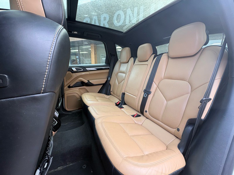 2016 Porsche Cayenne Image 37
