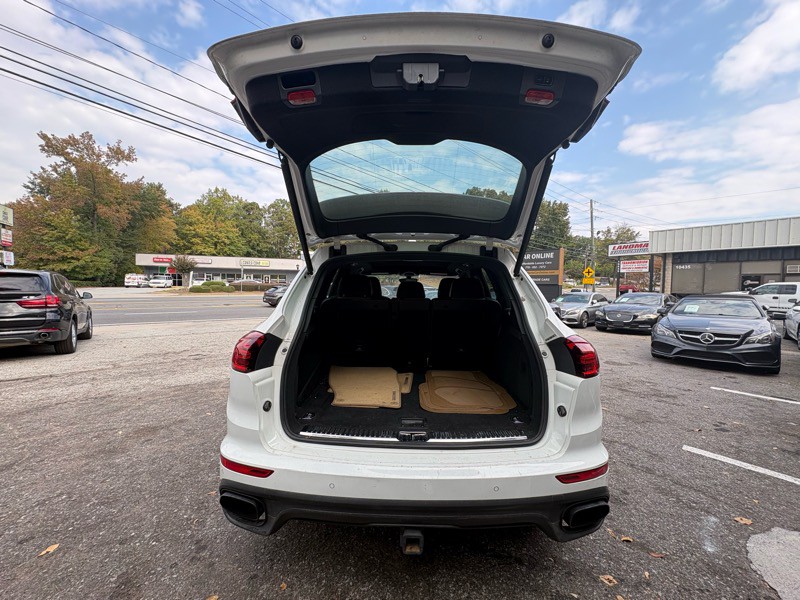 2016 Porsche Cayenne Image 39