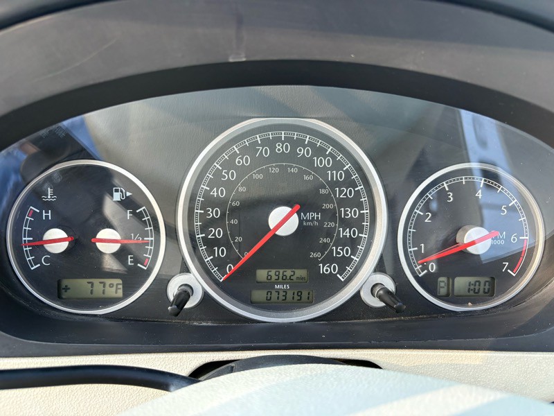 2005 Chrysler Crossfire Image 10