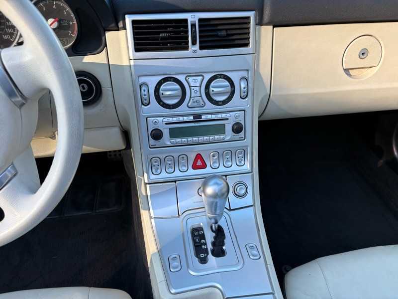 2005 Chrysler Crossfire Image 16