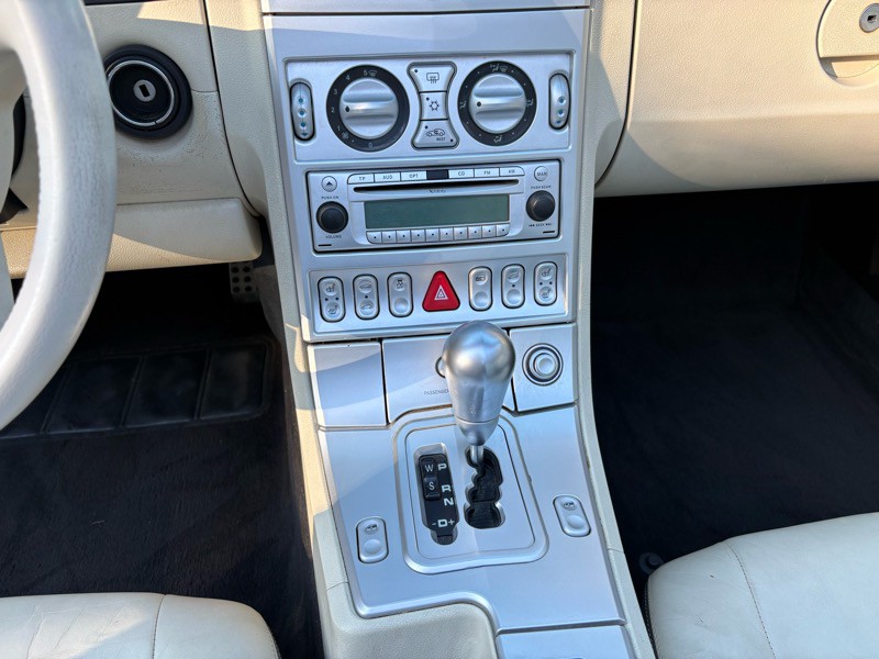 2005 Chrysler Crossfire Image 17