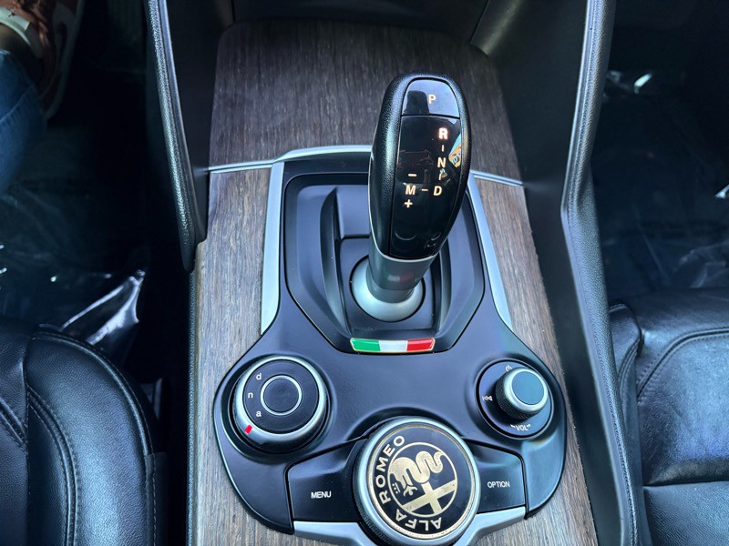 2017 Alfa Romeo Giulia Image 8