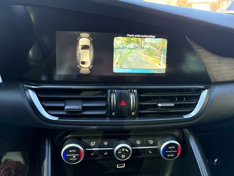 2017 Alfa Romeo Giulia Image 9