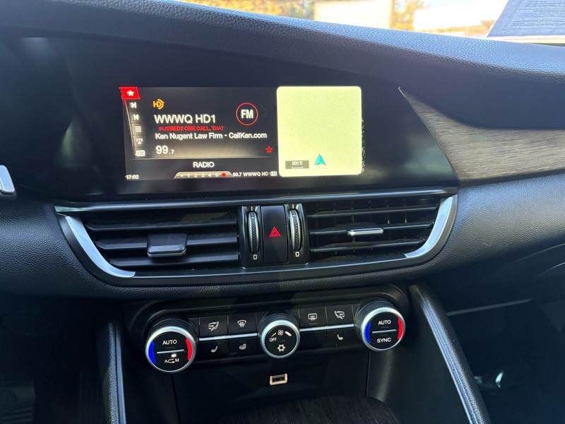 2017 Alfa Romeo Giulia Image 10