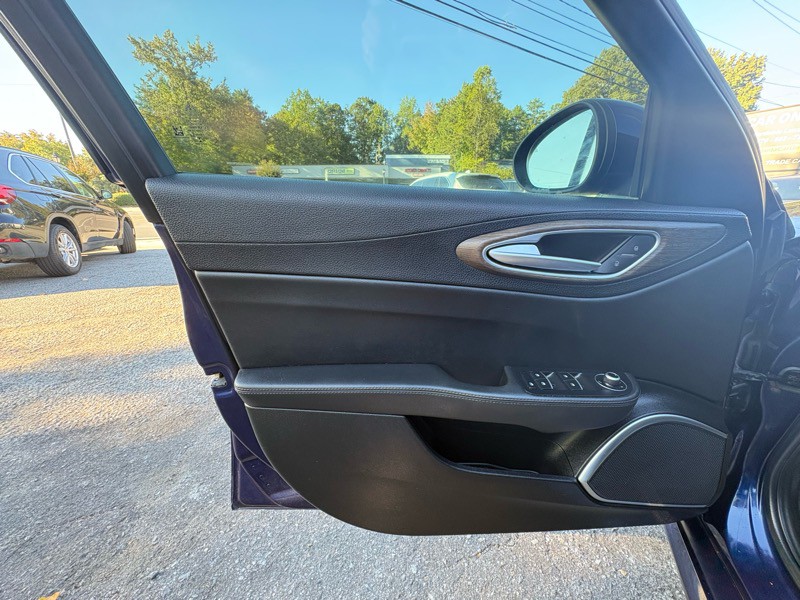2017 Alfa Romeo Giulia Image 15