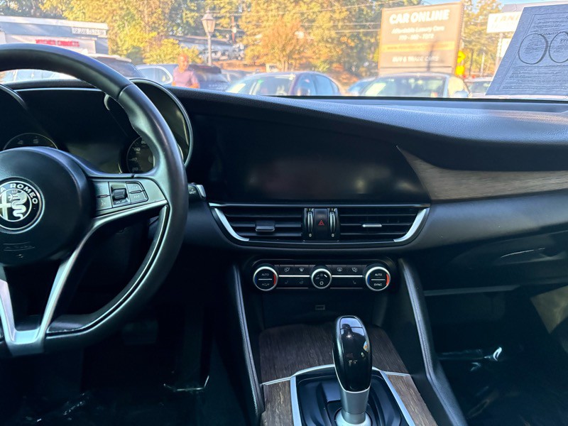 2017 Alfa Romeo Giulia Image 16