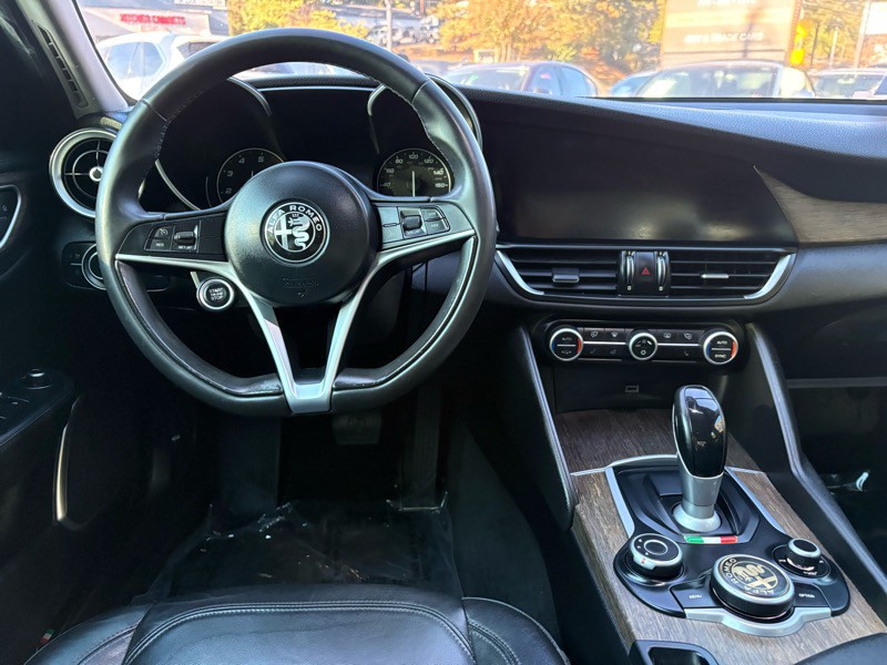 2017 Alfa Romeo Giulia Image 18