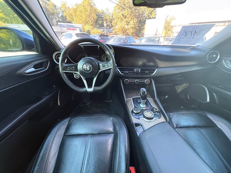 2017 Alfa Romeo Giulia Image 19