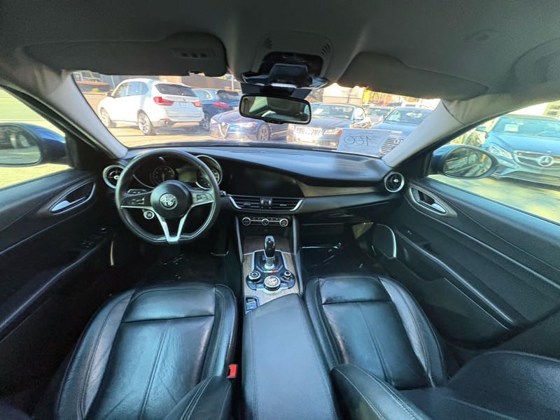 2017 Alfa Romeo Giulia Image 20