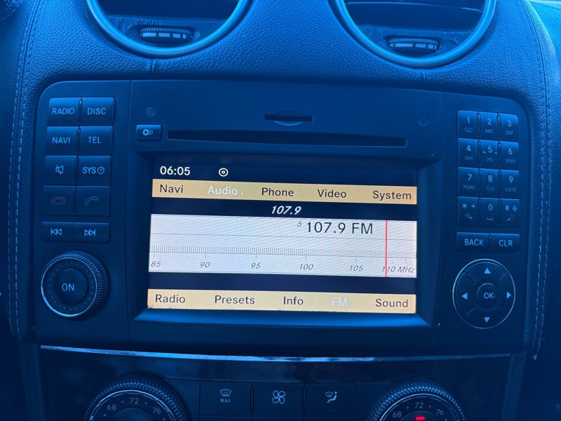 2011 Mercedes-Benz GL-Class Image 11