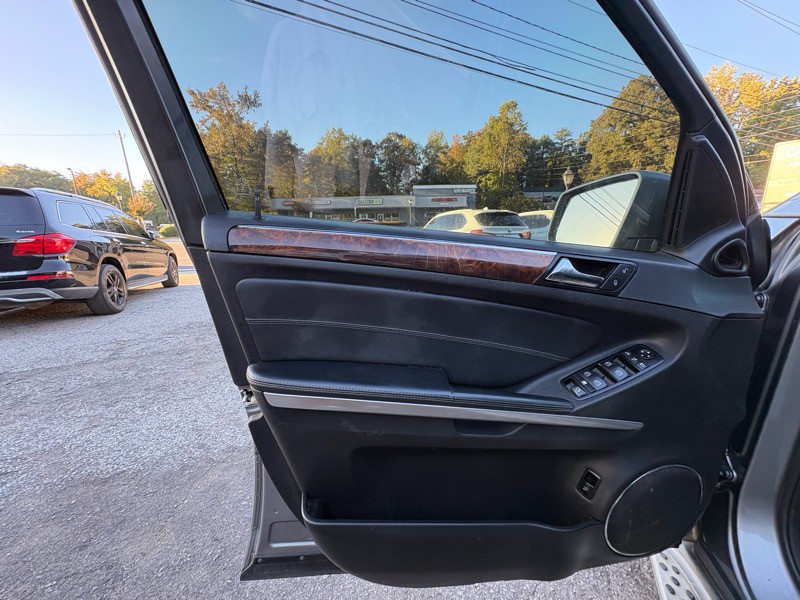 2011 Mercedes-Benz GL-Class Image 16