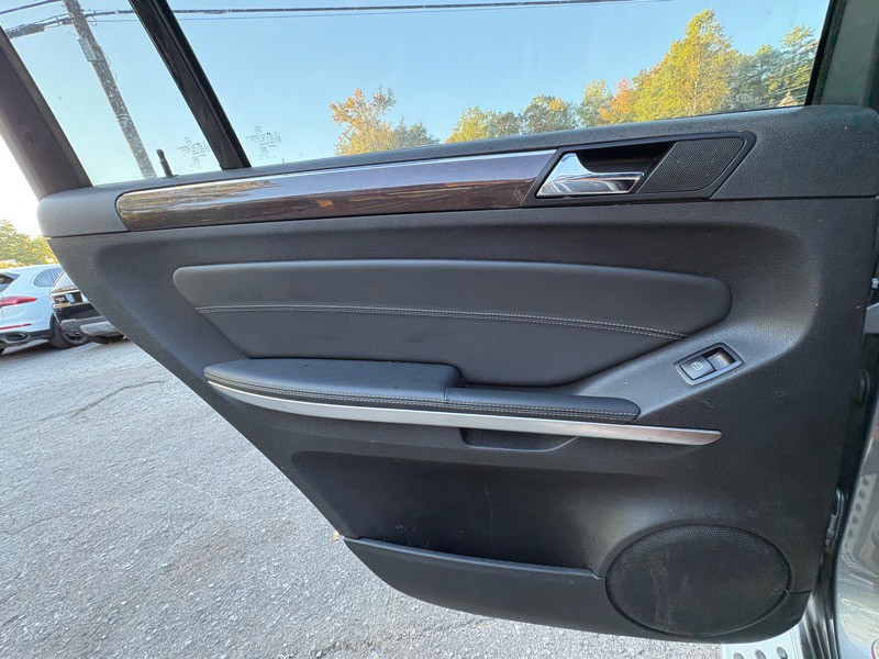 2011 Mercedes-Benz GL-Class Image 17