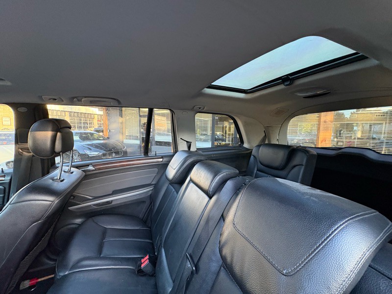 2011 Mercedes-Benz GL-Class Image 24