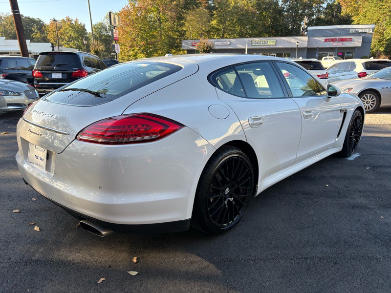 2011 Porsche Panamera Image 4