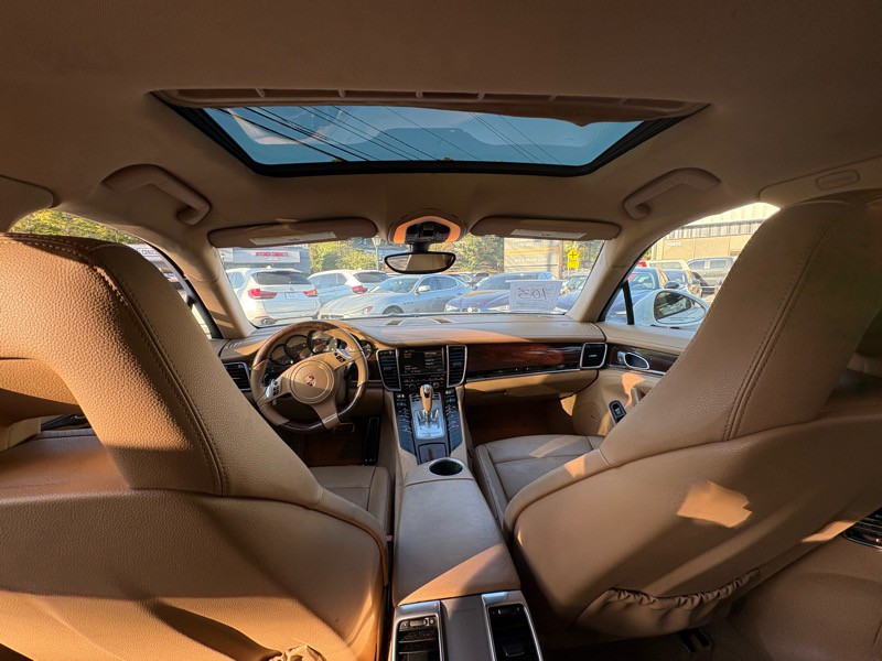 2011 Porsche Panamera Image 10