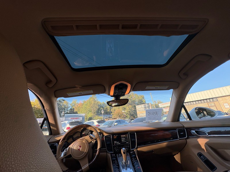 2011 Porsche Panamera Image 11