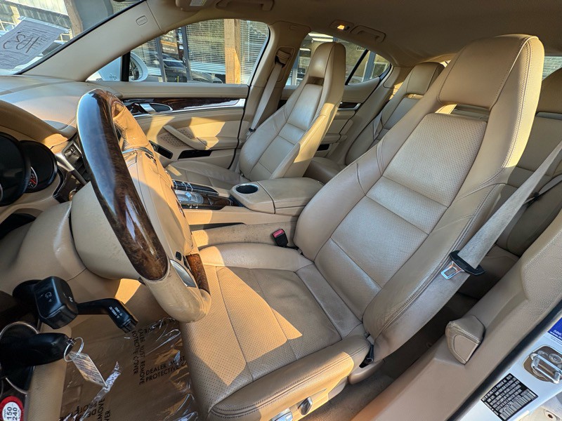 2011 Porsche Panamera Image 20