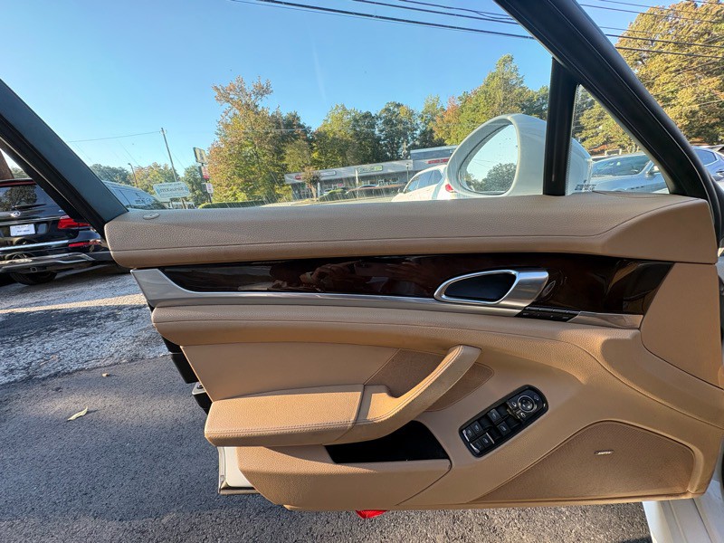 2011 Porsche Panamera Image 21