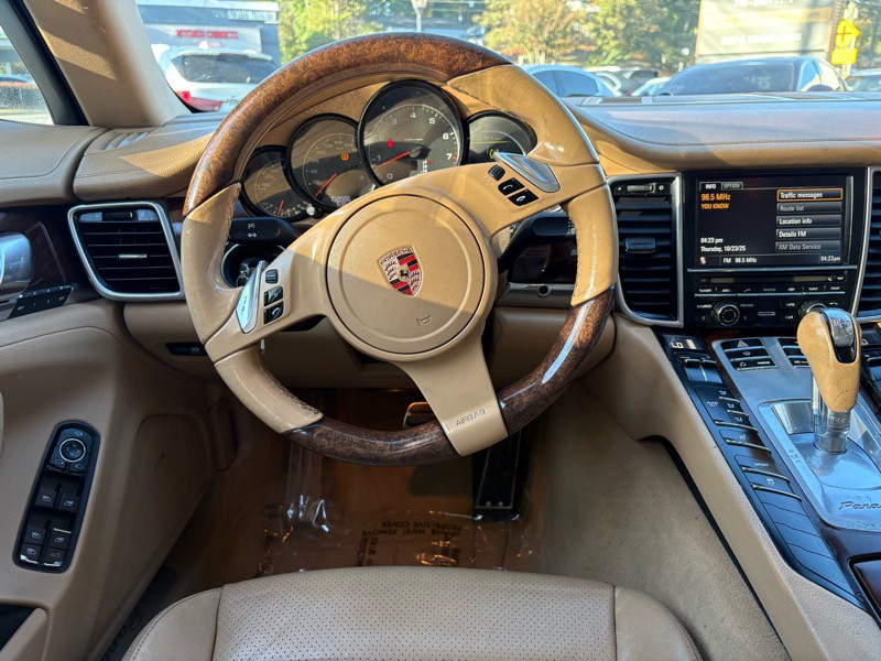 2011 Porsche Panamera Image 22