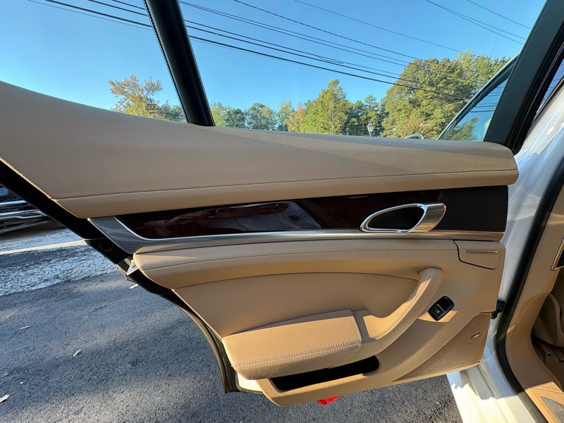 2011 Porsche Panamera Image 26