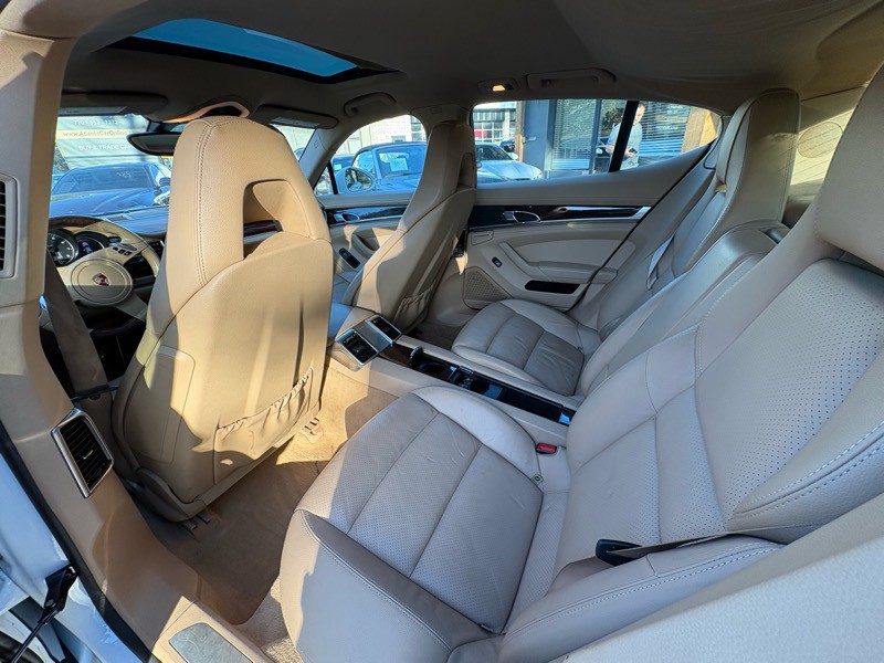 2011 Porsche Panamera Image 27