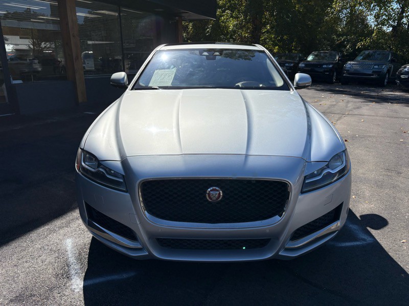 2017 Jaguar XF Image 2