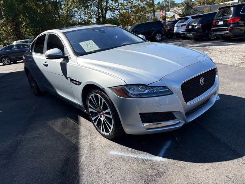 2017 Jaguar XF Image 3