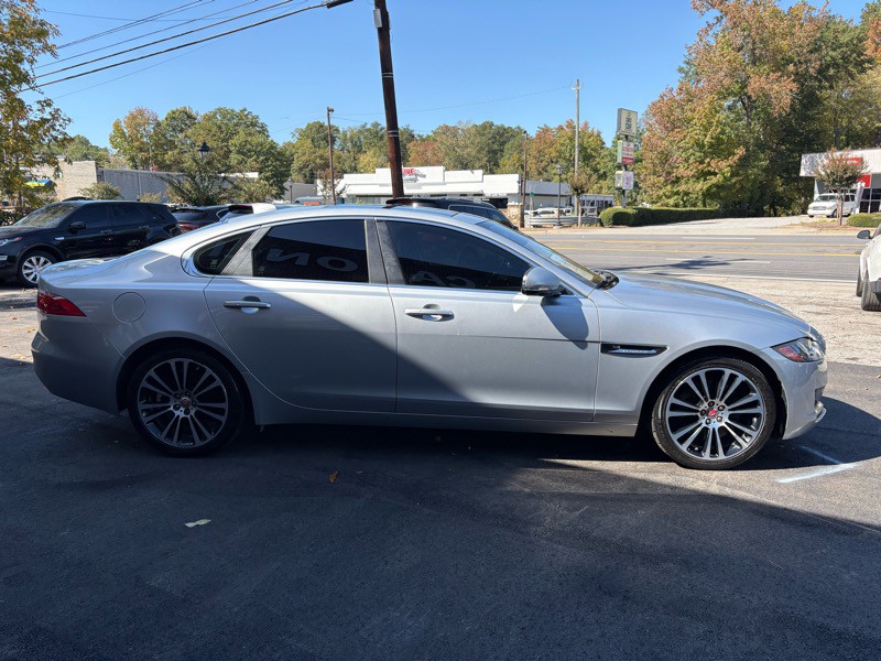 2017 Jaguar XF Image 4