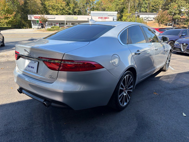 2017 Jaguar XF Image 5