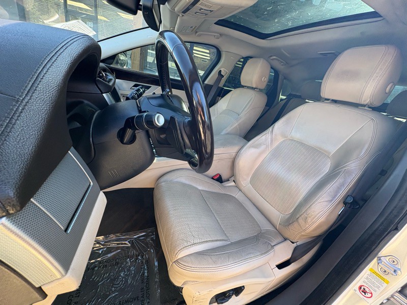 2017 Jaguar XF Image 10