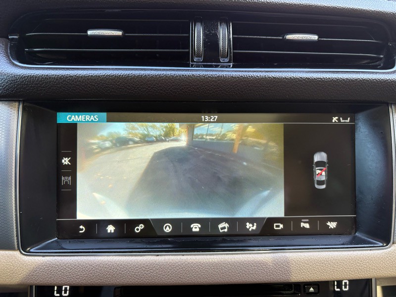 2017 Jaguar XF Image 13