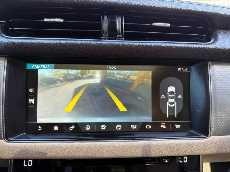 2017 Jaguar XF Image 14