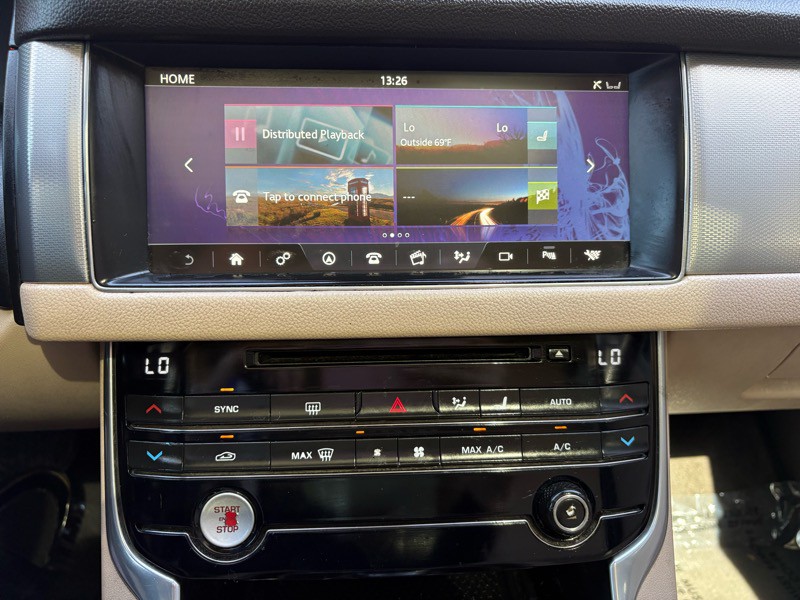 2017 Jaguar XF Image 17