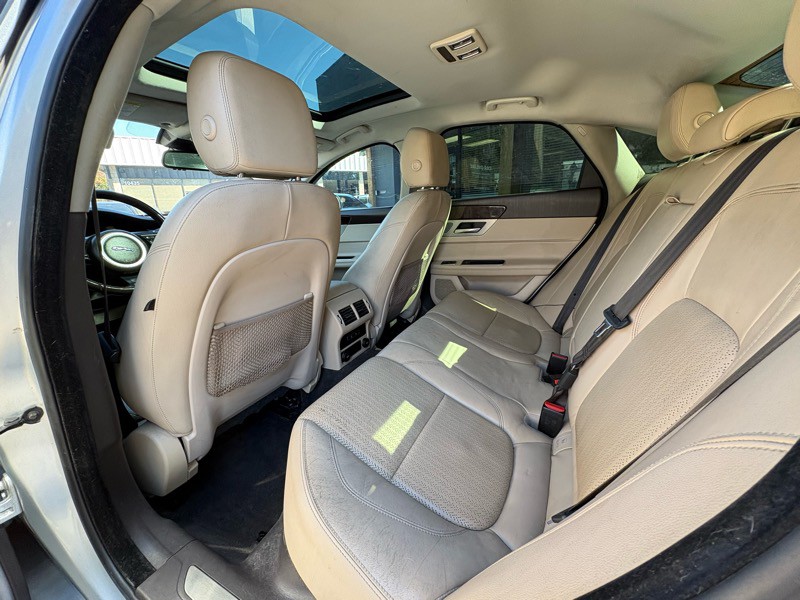 2017 Jaguar XF Image 26