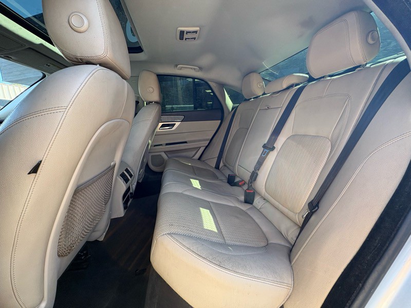 2017 Jaguar XF Image 27