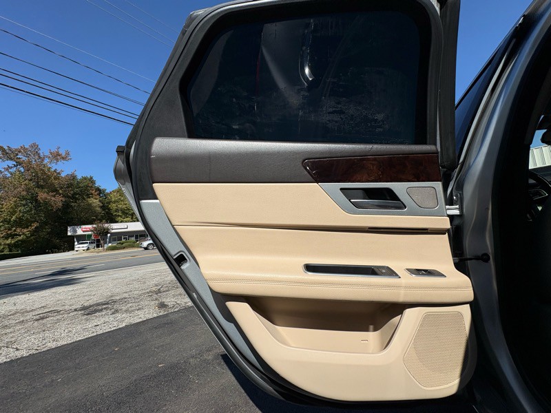 2017 Jaguar XF Image 28