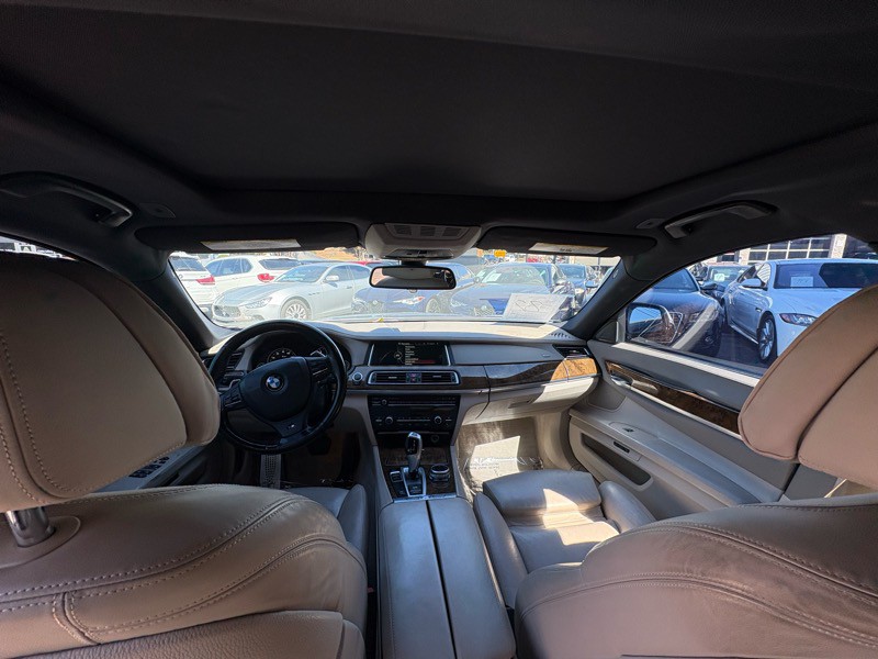 2014 BMW 7 Series Image 9