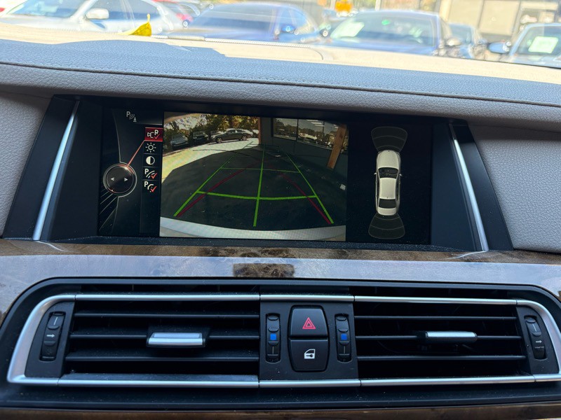 2014 BMW 7 Series Image 17