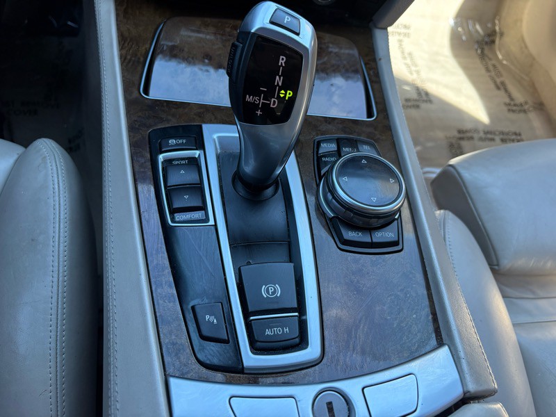 2014 BMW 7 Series Image 20