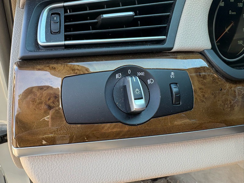 2014 BMW 7 Series Image 23