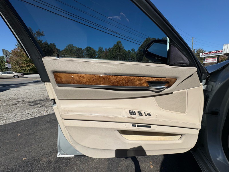 2014 BMW 7 Series Image 27