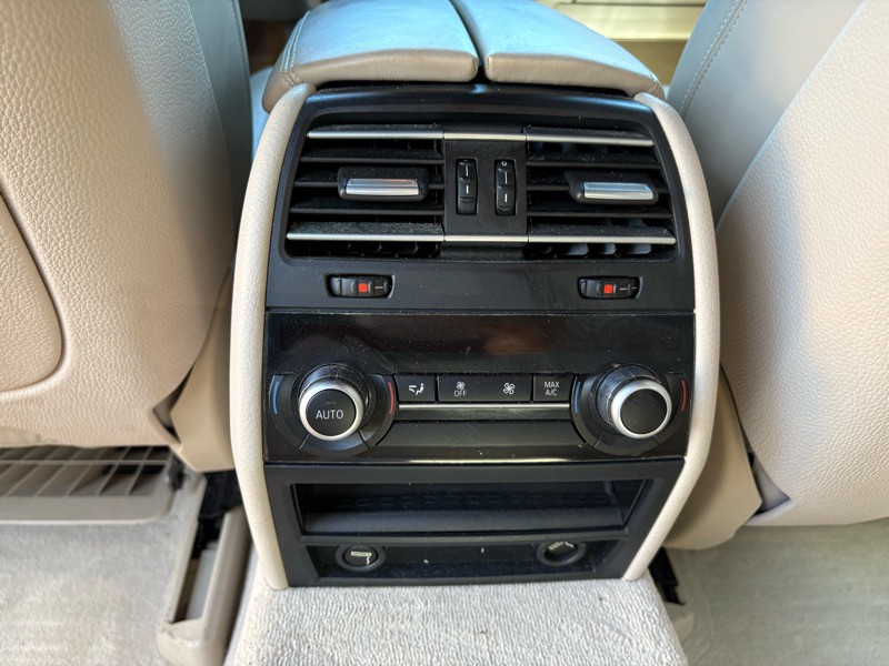 2014 BMW 7 Series Image 29