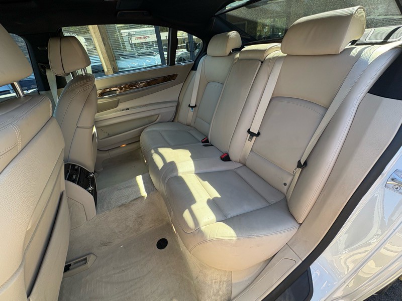 2014 BMW 7 Series Image 31