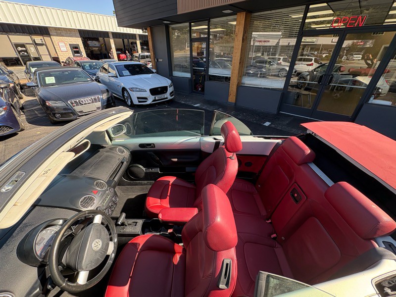 2009 Volkswagen Beetle Image 16