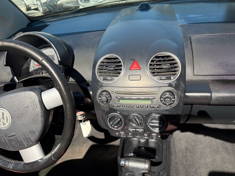 2009 Volkswagen Beetle Image 19