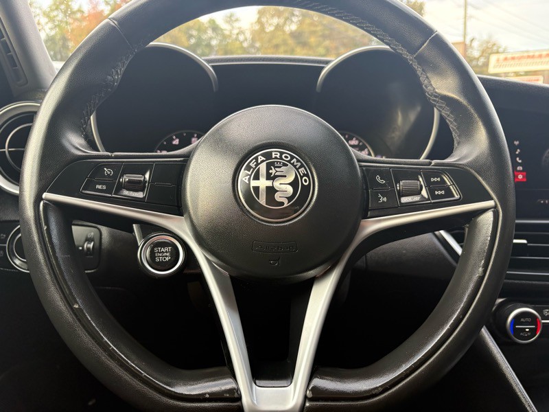 2018 Alfa Romeo Giulia Image 9